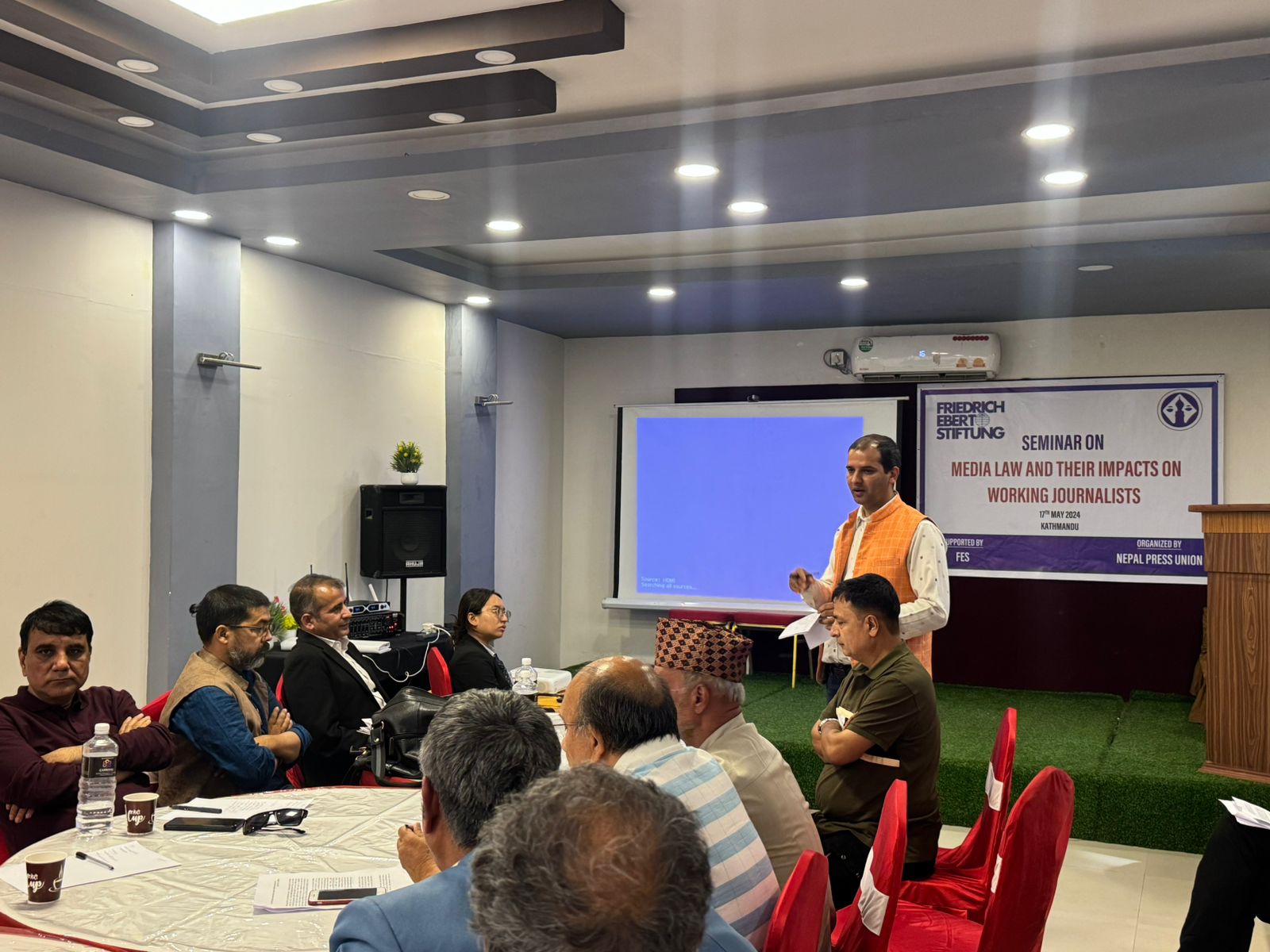 ‘तीनवटै तह सरकार मिडियालाई कैद गर्न खोजिरहेका छन्’