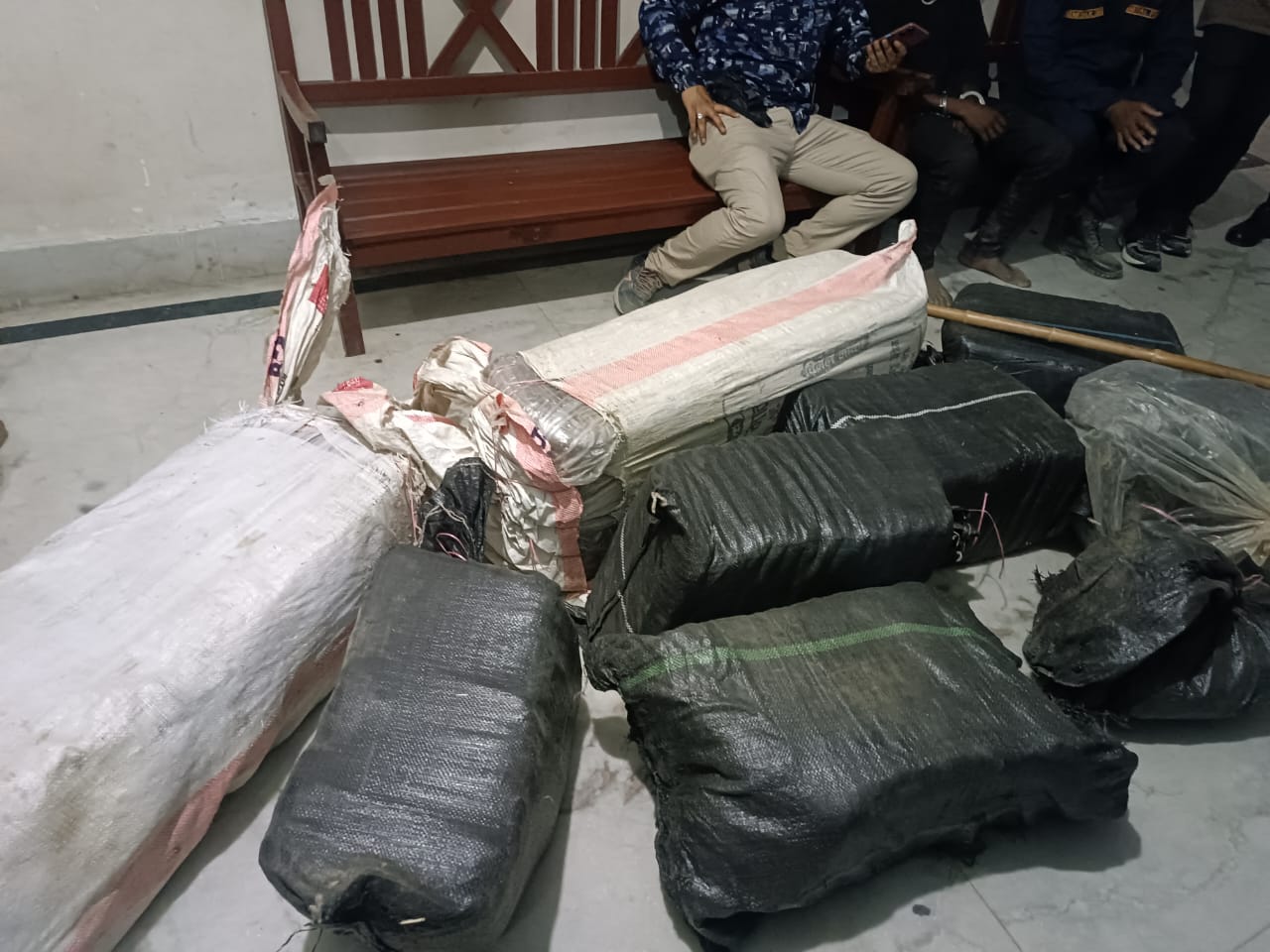 भारत लैजान लागिएको २ सय १८ किलो गाँजा मोरङबाट बरामद, १ जना पक्राउ