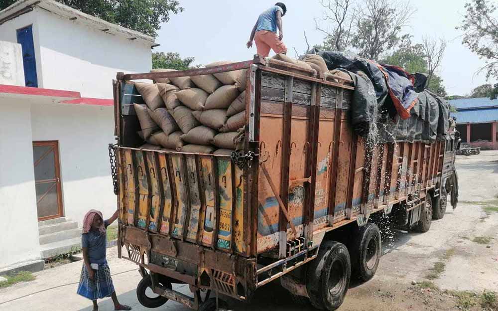सुनसरीबाट अवैध मकै, गहुँ र चिनी सहितको ट्रक नियन्त्रणमा