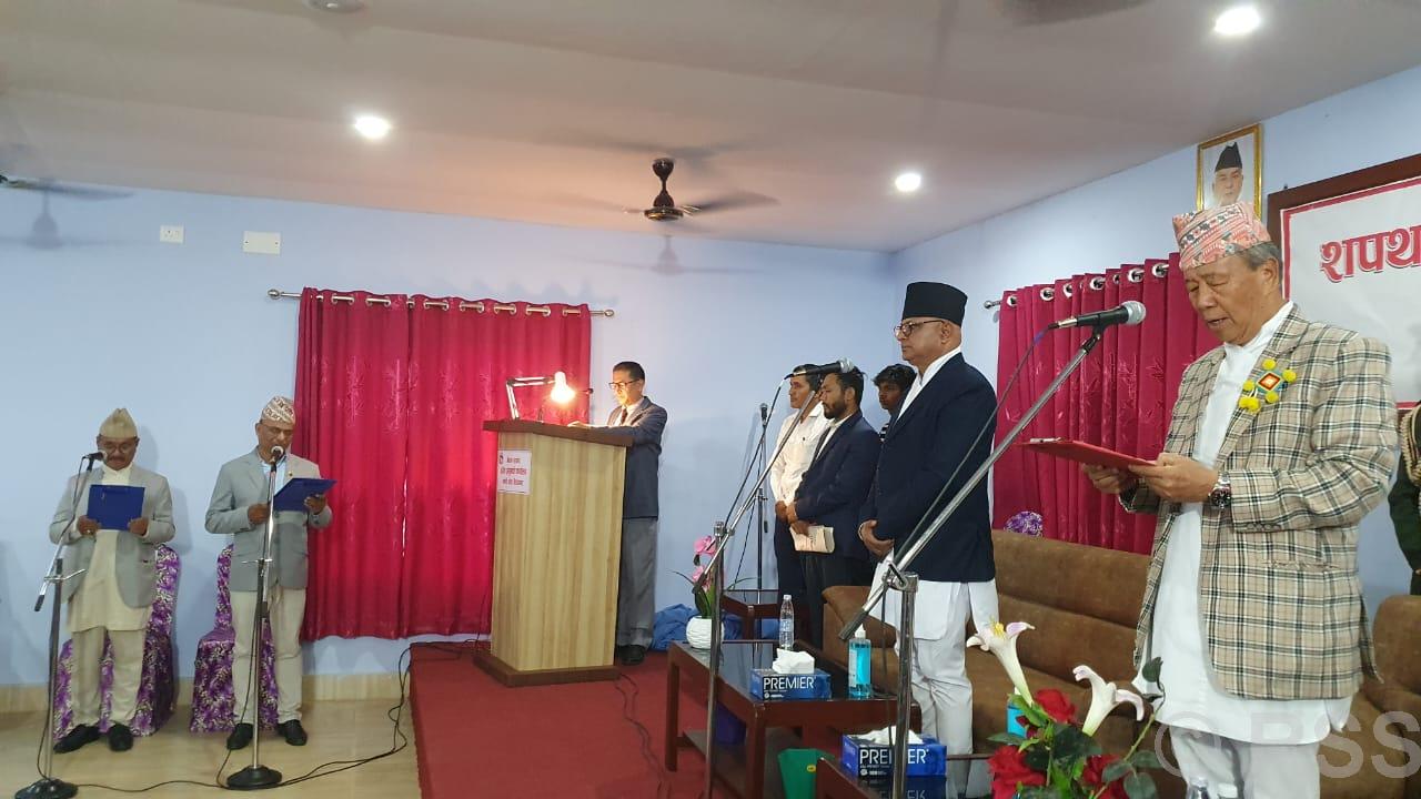 कोशीका मुख्यमन्त्री कार्कीले लिए पद तथा गोपनीयताको सपथ