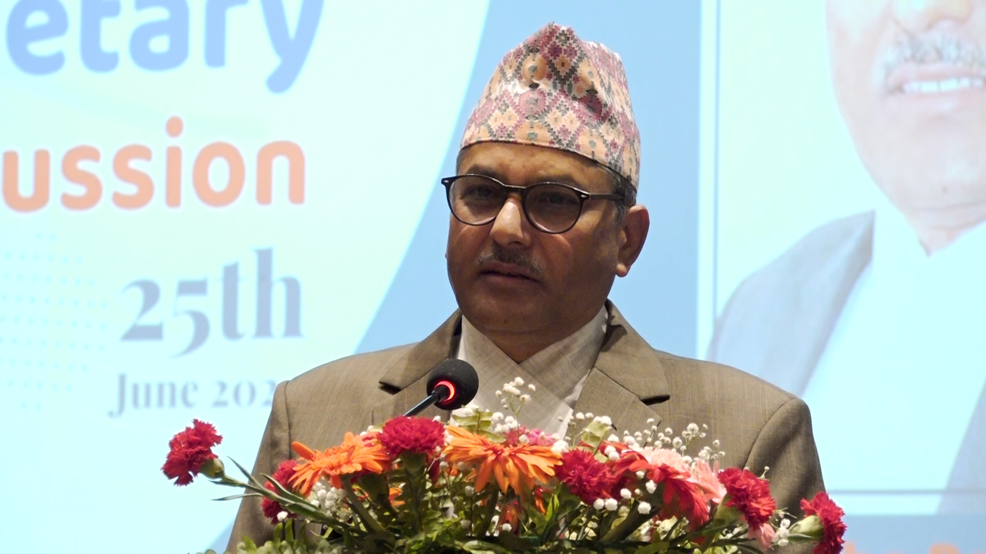 मौद्रिक नीतिको सिमाभन्दा बाहिर गएर काम गर्न सकिदैन ः गभर्नर