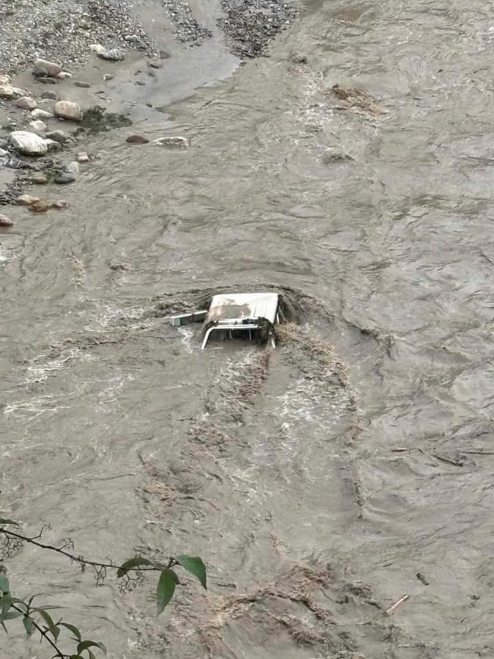 इलाममा रतुवा खोलाले जिप बगाउँदा दुई जनाको मृत्यु