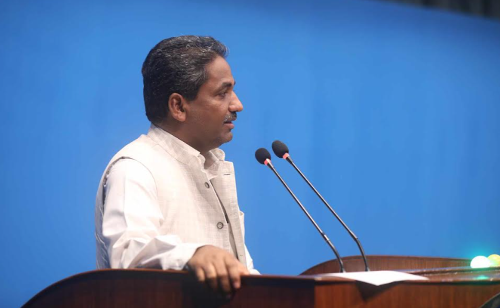 नैतिकताको आधारमा राजीनामा दिन गृहमन्त्री लामिछानेलाई प्रभु साहको सुझाव