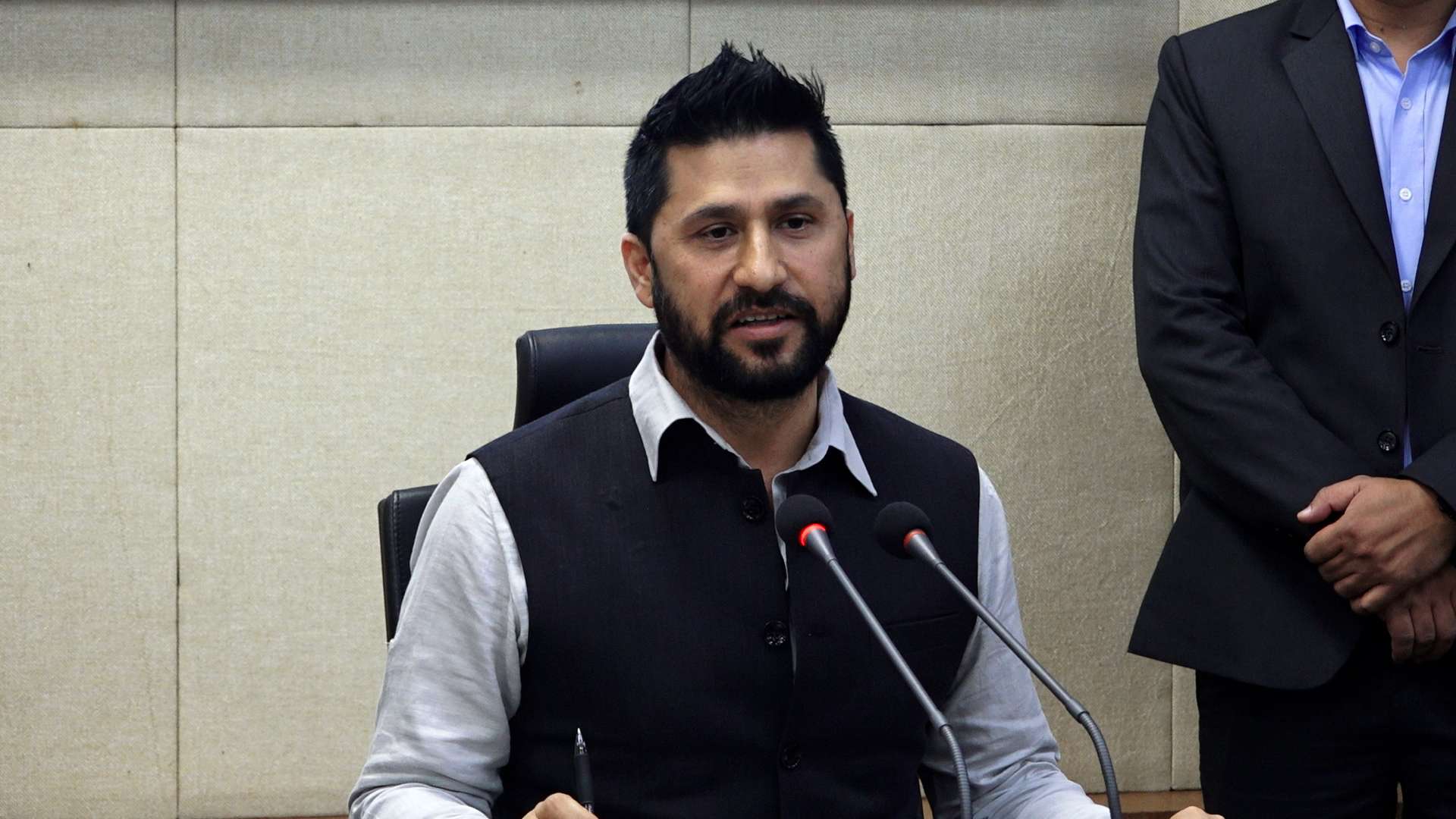 मेरो बारेमा आजबाटै अनुसन्धान गर्नुहोस : लामिछाने