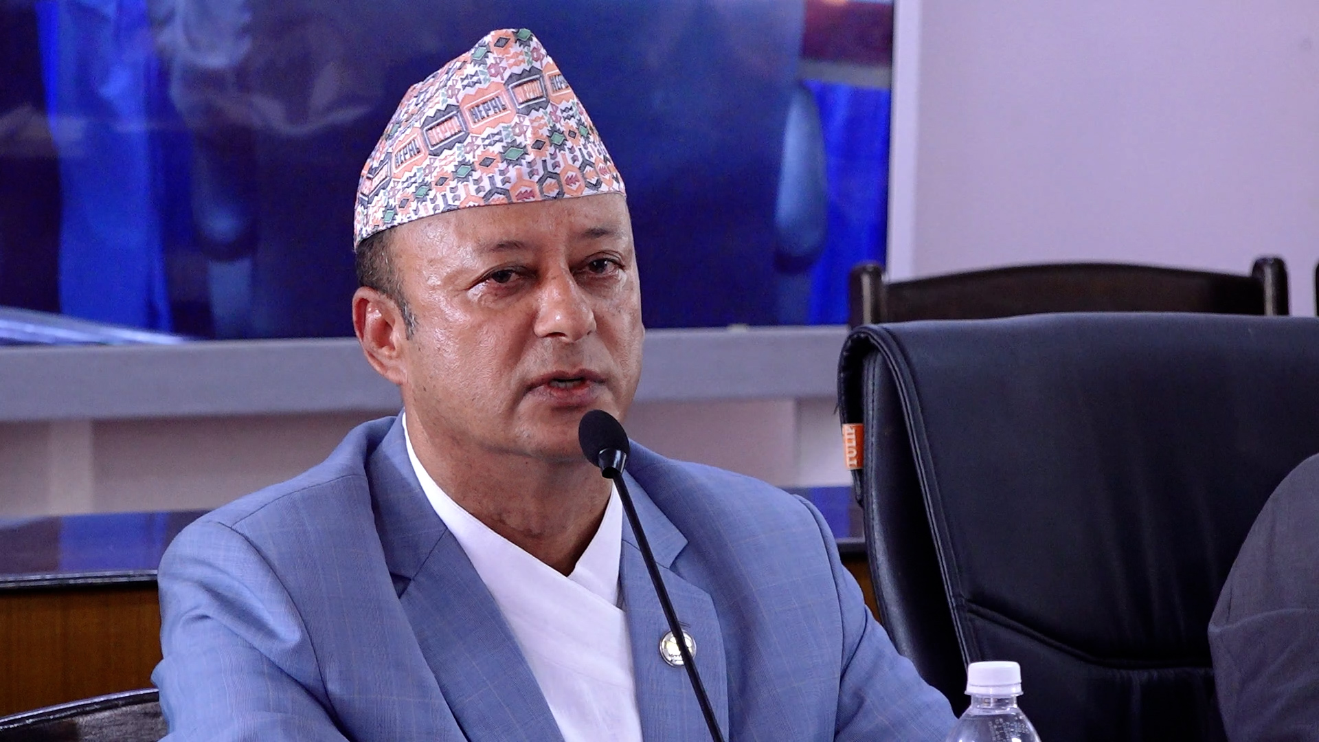 सस्तोमा विद्युत वितरण गर्ने दायित्वबाट पछि हट्न सकिदैन् : मन्त्री खड्का