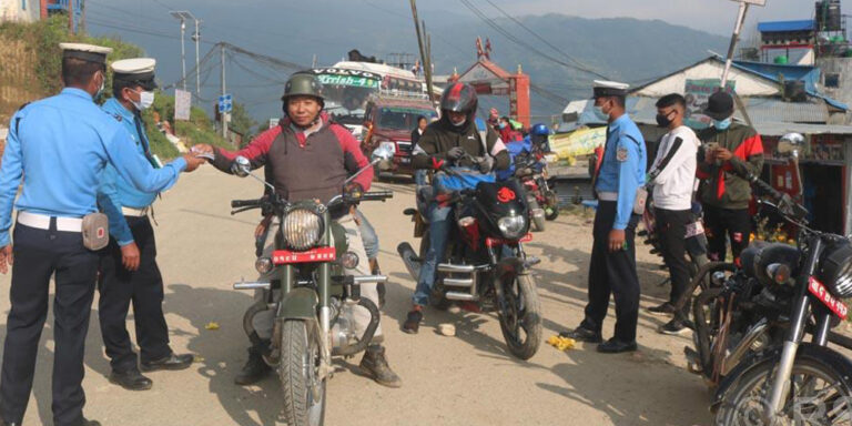 खोटाङ ट्राफिक प्रहरीद्धारा ५० लाख ३२ हजार राजस्व सङ्कलन