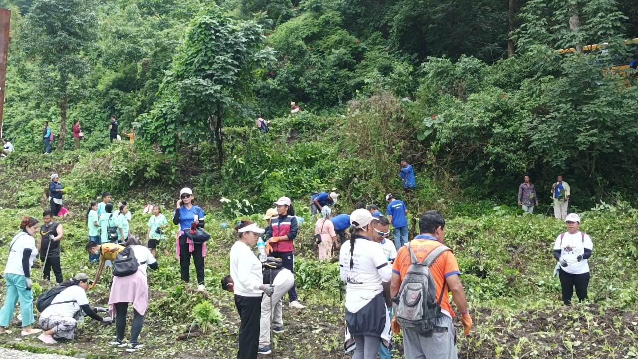धरानमा ‘ग्रिन एन्ड क्लिन’ अभियानमा सात हजार बिरुवा वितरण