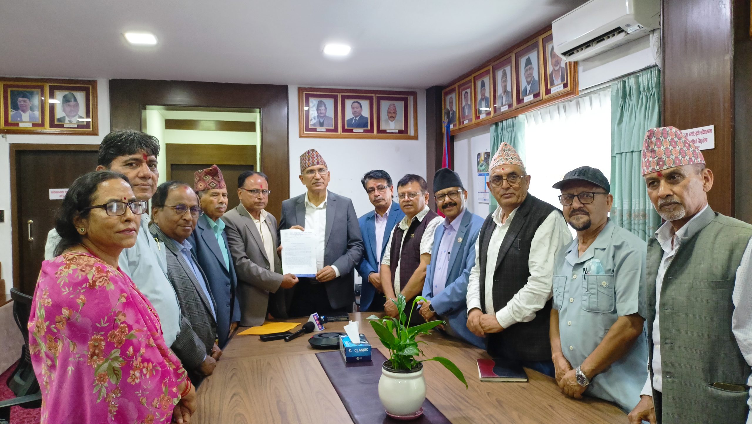 घरेलु तथा साना उद्योगलाई प्रवर्द्धन गर्ने सरकारको स्पष्ट नीति : अर्थमन्त्री पौडेल