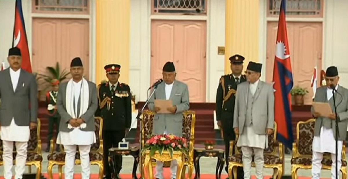 केपी ओलीले लिए प्रधानमन्त्री पदको शपथ