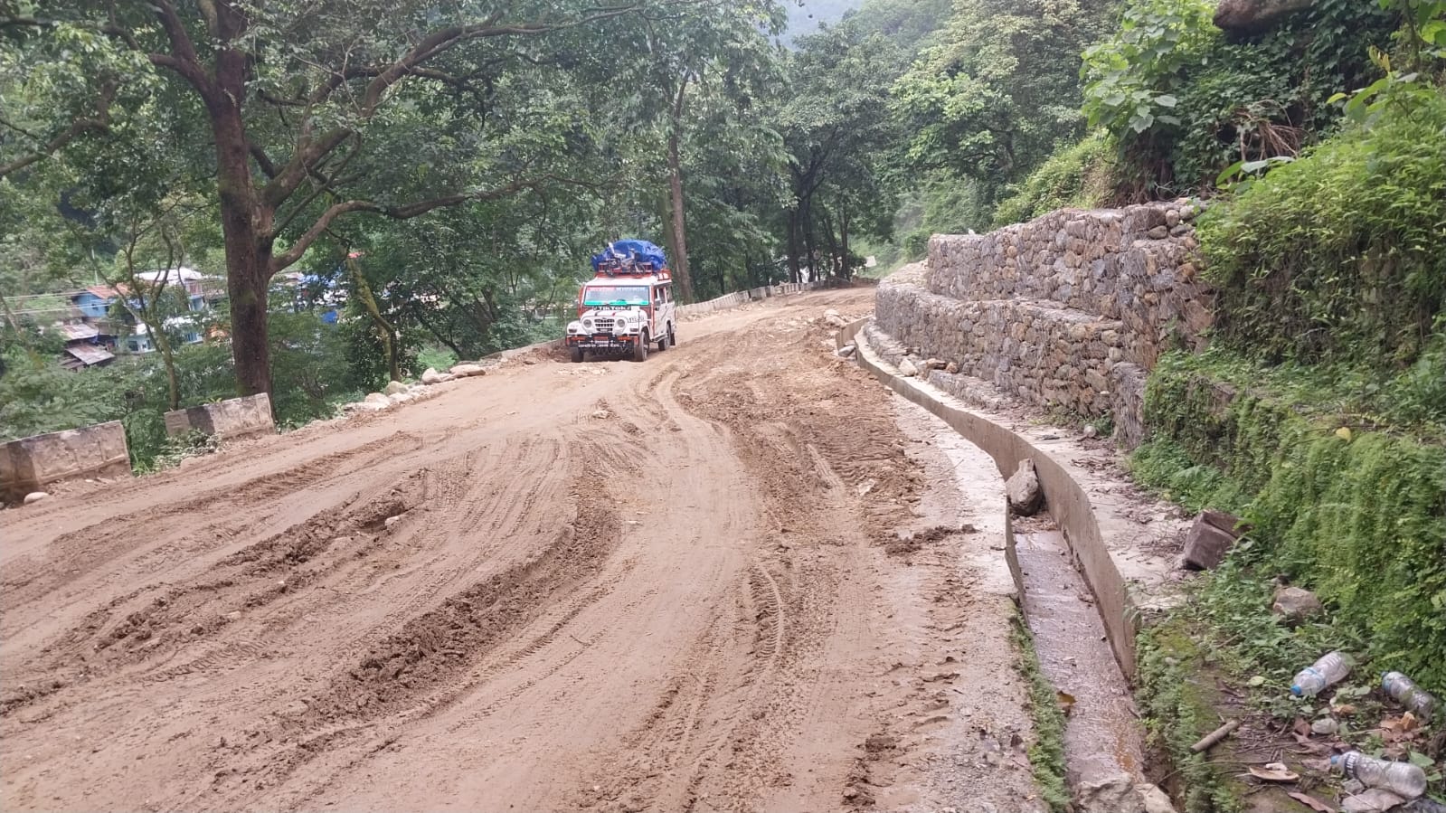 जति लगानी गरे पनि सुध्रिएन सडकको अवस्था