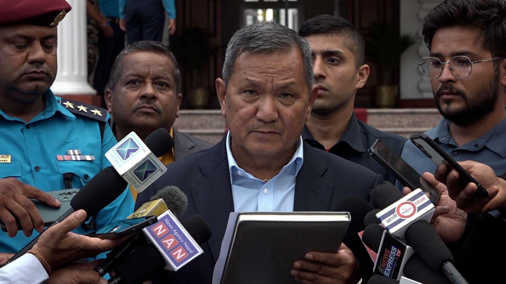 विमान दुर्घटनाको छानबिन गर्न जाँचबुझ आयोग गठन, बिहीबार राष्ट्रिय झण्डा आधा झुकाउने