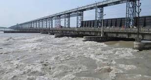 सप्तकोशीमा जलसतह बढेपछि ४१ ढोका खोलियो