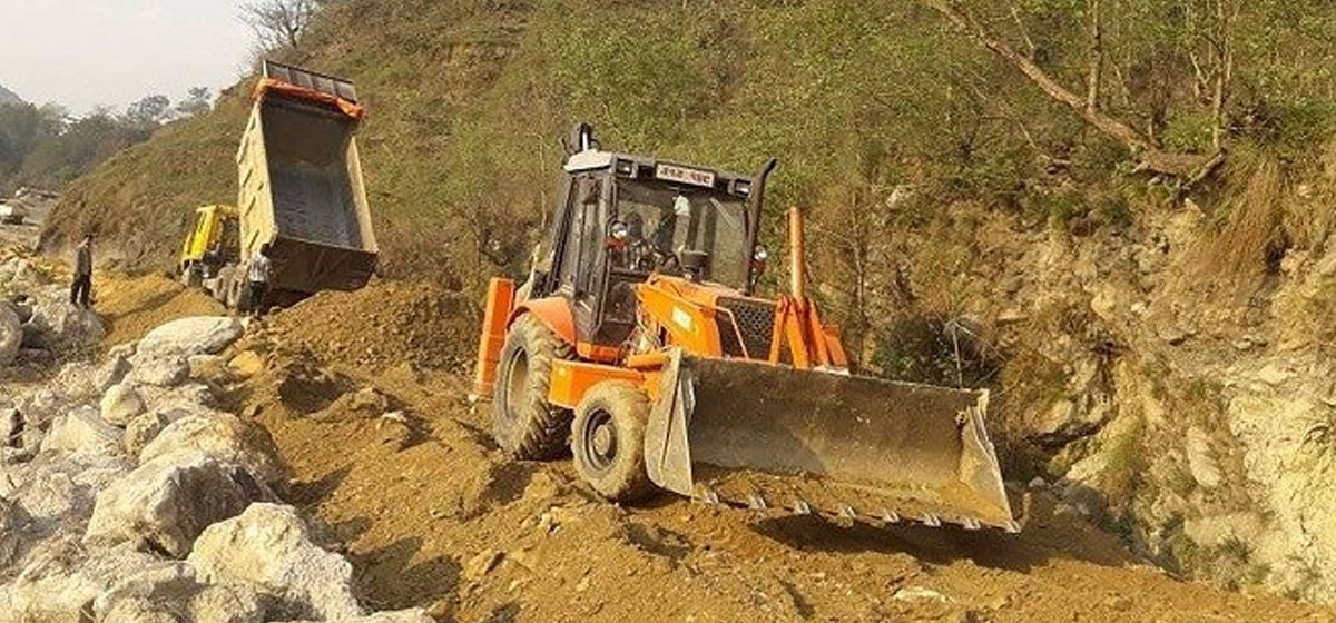 झापाको दशगजा क्षेत्रमा स्थानीयले बाटो खन्न दिएनन्