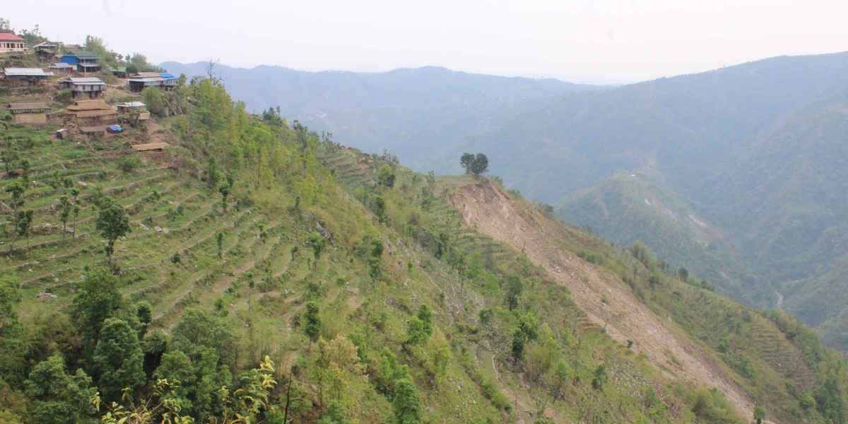 खोटाङको चेकेथुम गाउँ पहिरोको उच्च जोखिममा