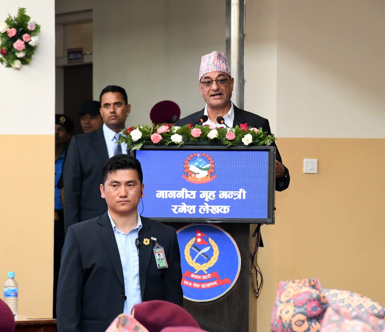 प्रहरीले जनताको मुद्दा बोक्नुपर्छः गृहमन्त्री
