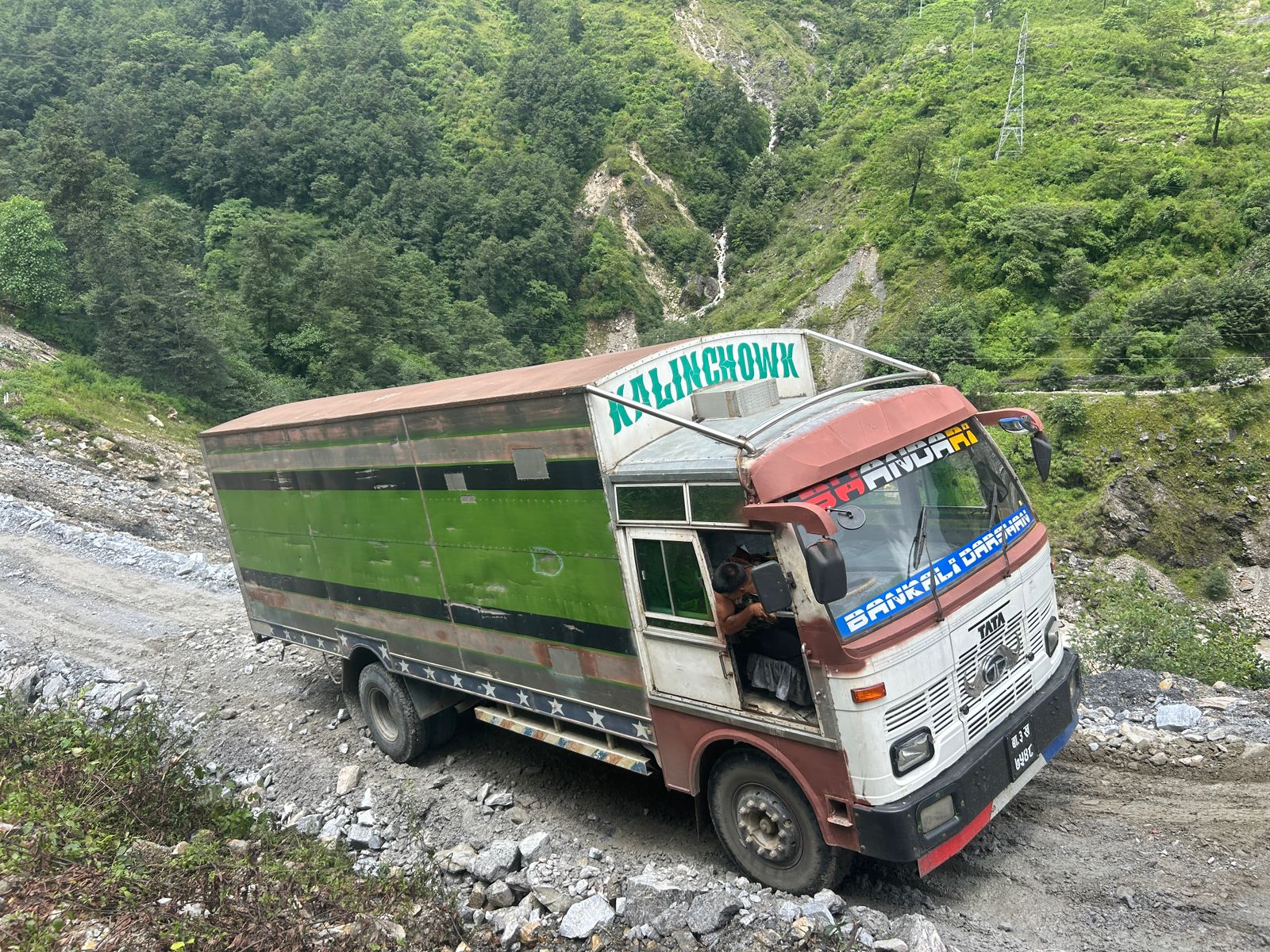 सडकको दुर्दशा : मान्छे मार्ने धराप जस्तै चीन जोड्ने सडक