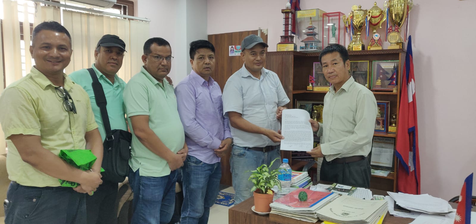 धरानमा गुन्डागर्दी शैलीमा कर असुली, बन्द नगरे तालाचाबी उपमहानगरपालिकालाई बुझाउने व्यवसायीहरूको चेतावनी