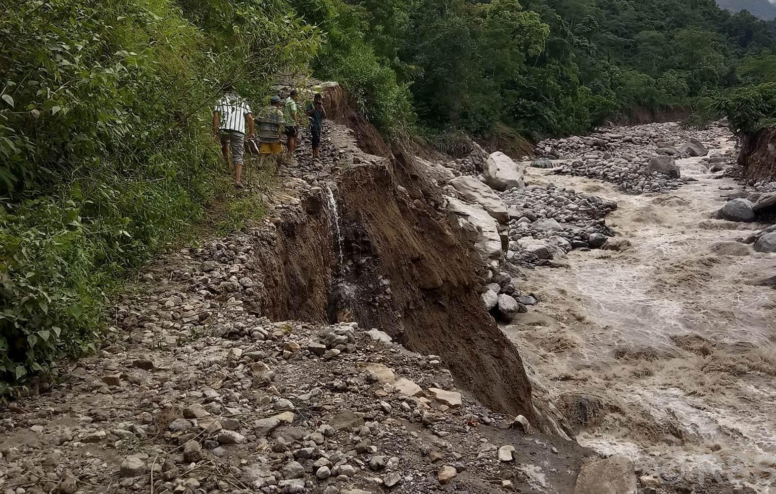 सडक बगेपछि भोजपुरको साल्पासिलिछोमा आवागमन कष्टकर