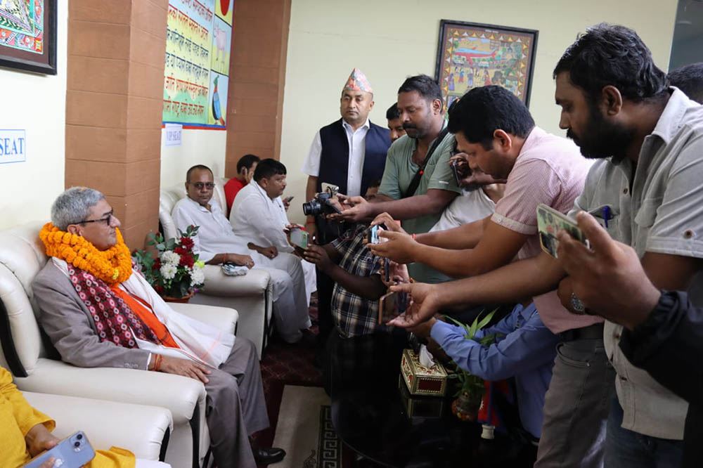 प्रदेश प्रहरी समायोजनका लागि सङ्घीय प्रहरी कानुन संशोधन गर्दैछौं : गृहमन्त्री लेखक