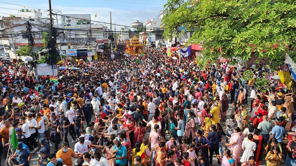 विराटनगरमा राधाकृष्ण रथयात्रा निकालिँदै, रथलाई ४३ स्थानमा विश्राम गराइने
