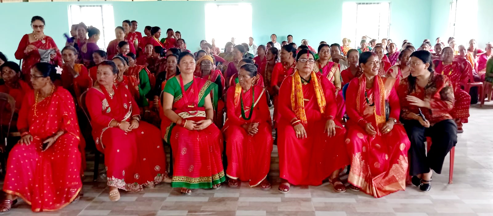 सुनसरीमा कांग्रेसले समुदायमा पुगेर मनायो तीज