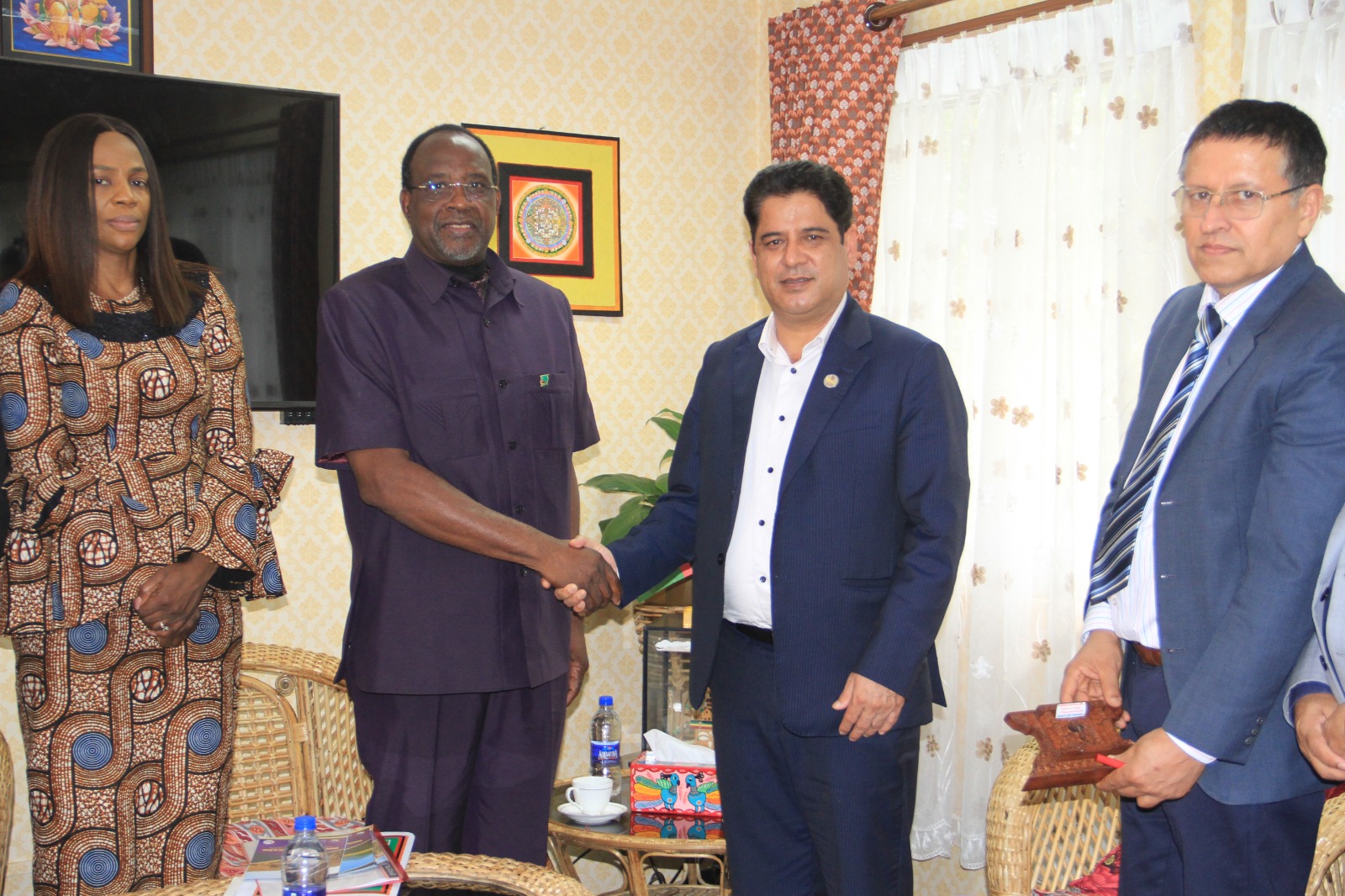 मन्त्री भण्डारी र जाम्बियाका राजदूतबीच भेट, खानी उद्योगका विषयमा चर्चा