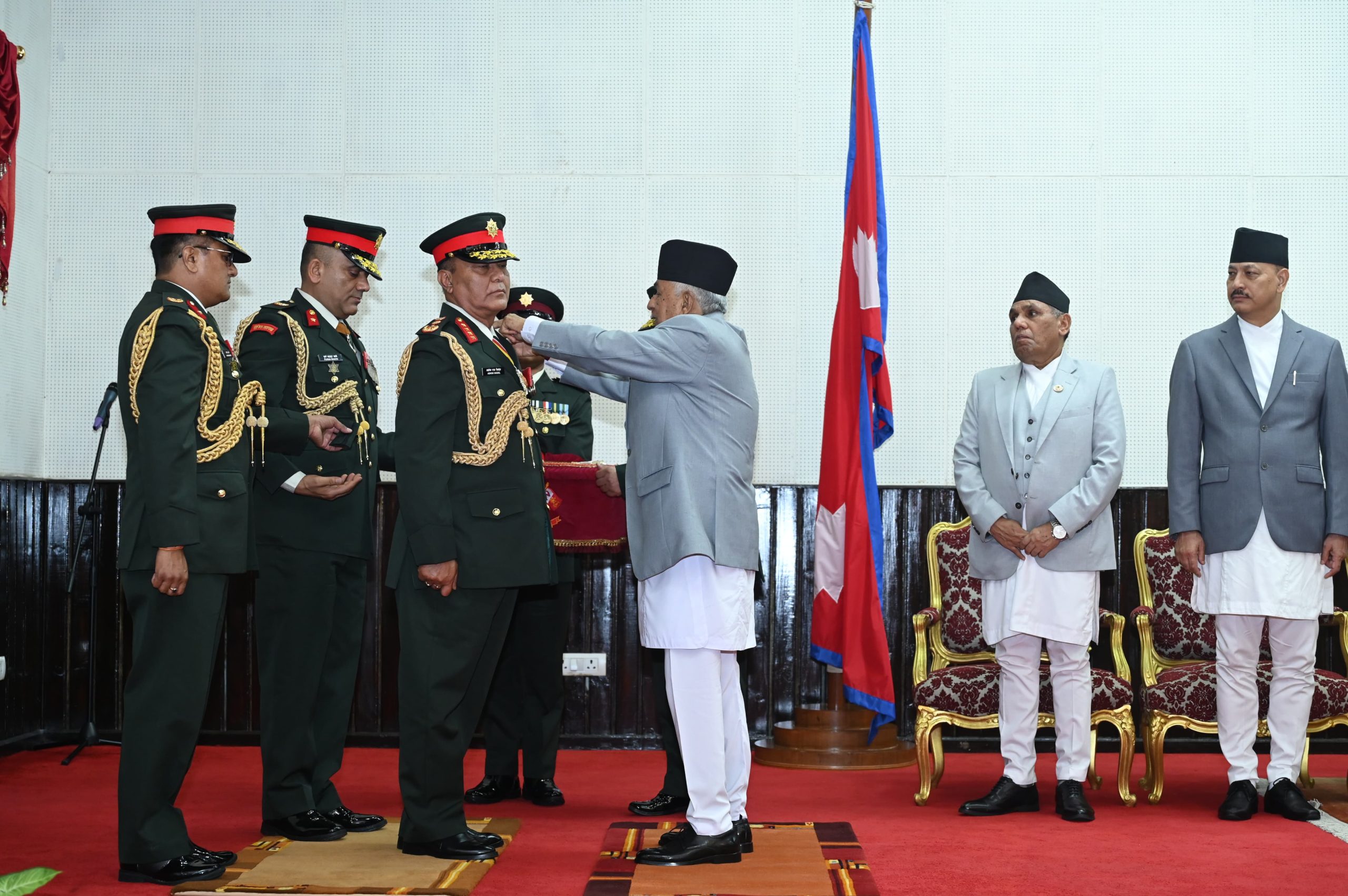 नवनियुक्त प्रधानसेनापति सिग्देललाई राष्ट्रपतिद्वारा दर्ज्यानी चिन्ह प्रदान