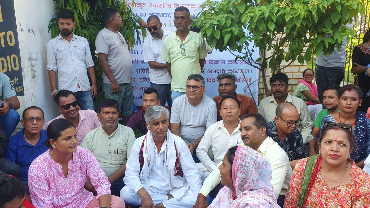 पूर्व मुख्यमन्त्री केदार कार्कीले निषेधित क्षेत्रमै सुरु गरे अनशन