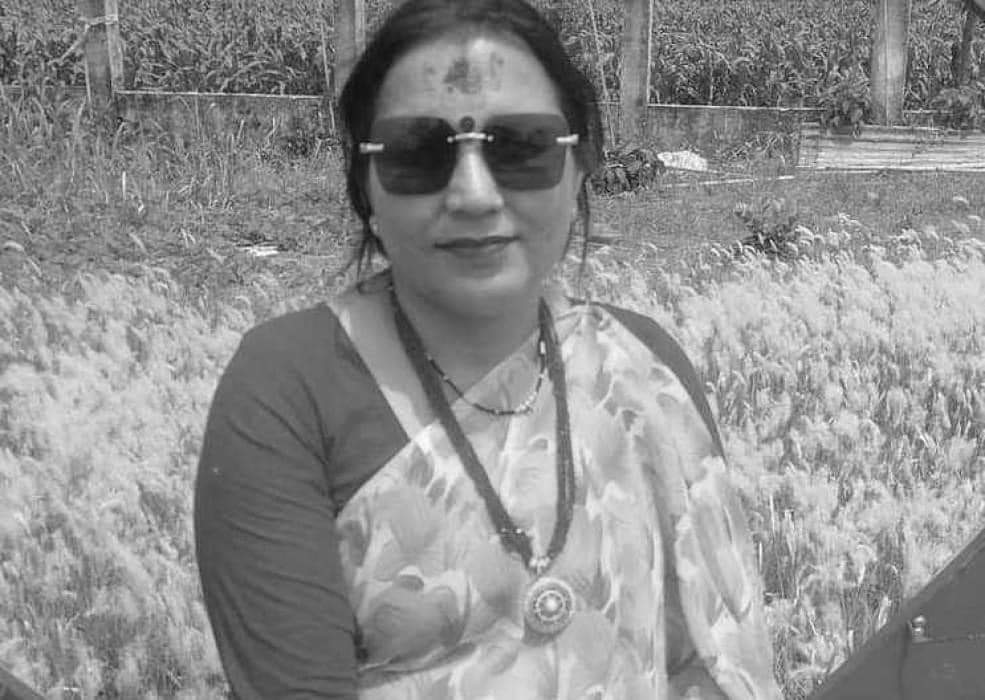 झापामा बाटो काट्दै गरेको स्कुटरलाई पिकअपले ठक्कर दिदाँ महिलाको मृत्यु