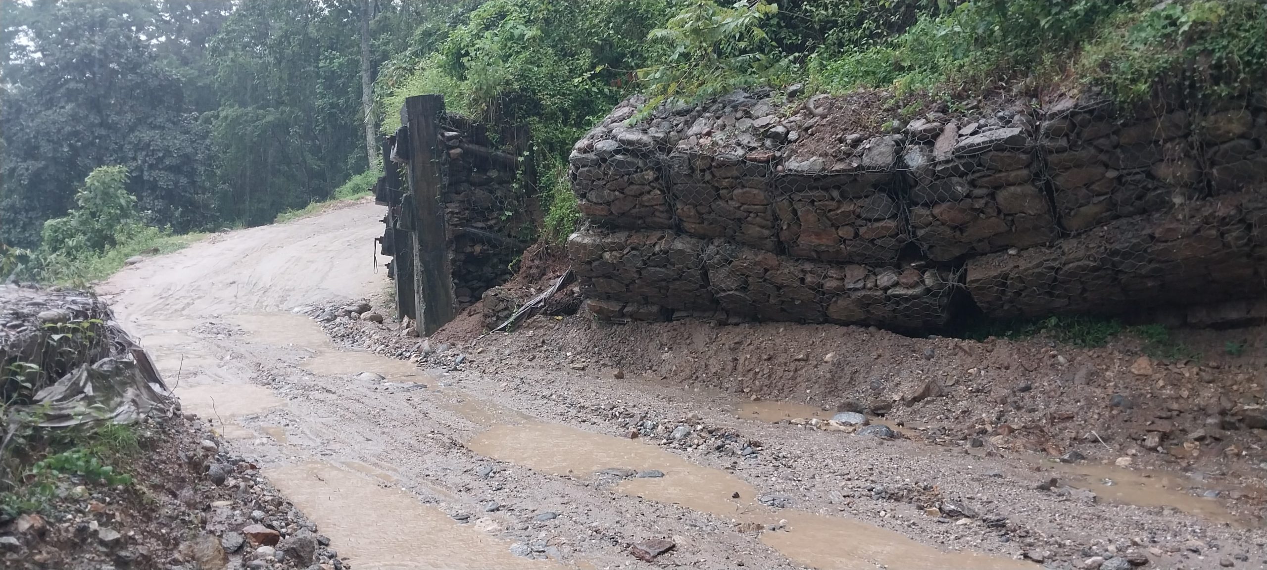 राजदुवाली–गोलाखर्क खण्डमा सवारी चलाउन रोक