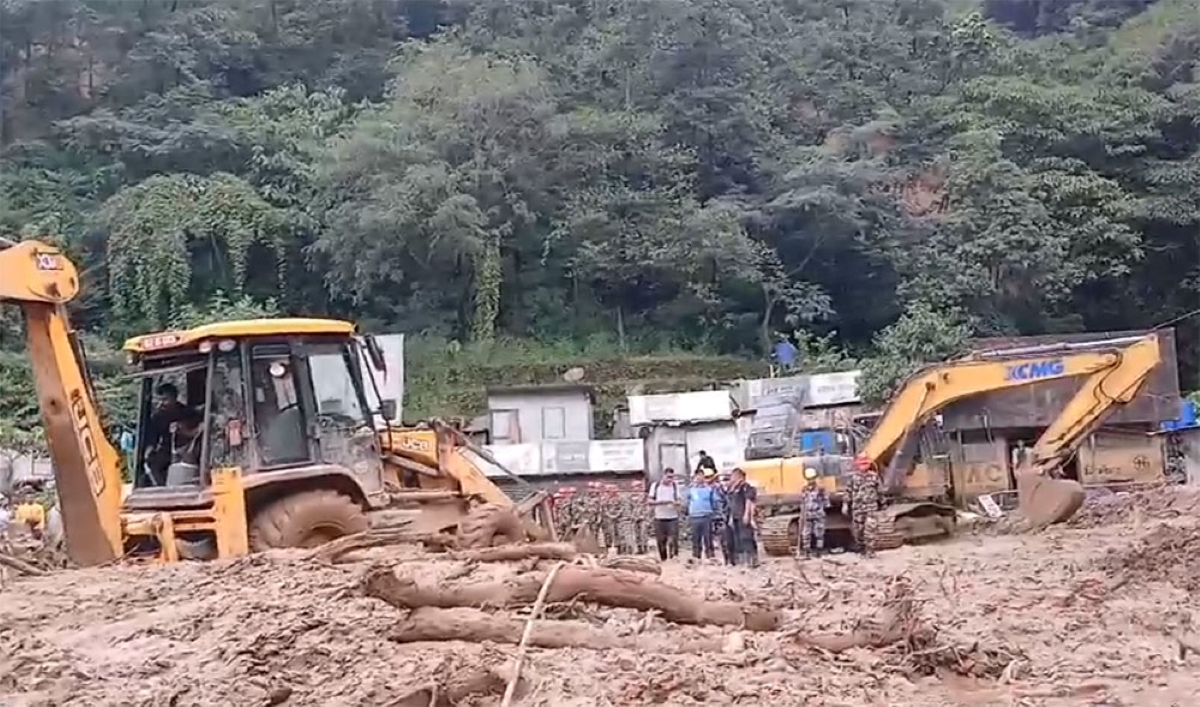 झ्याप्ले खोला सडक दुईतर्फी खुल्यो