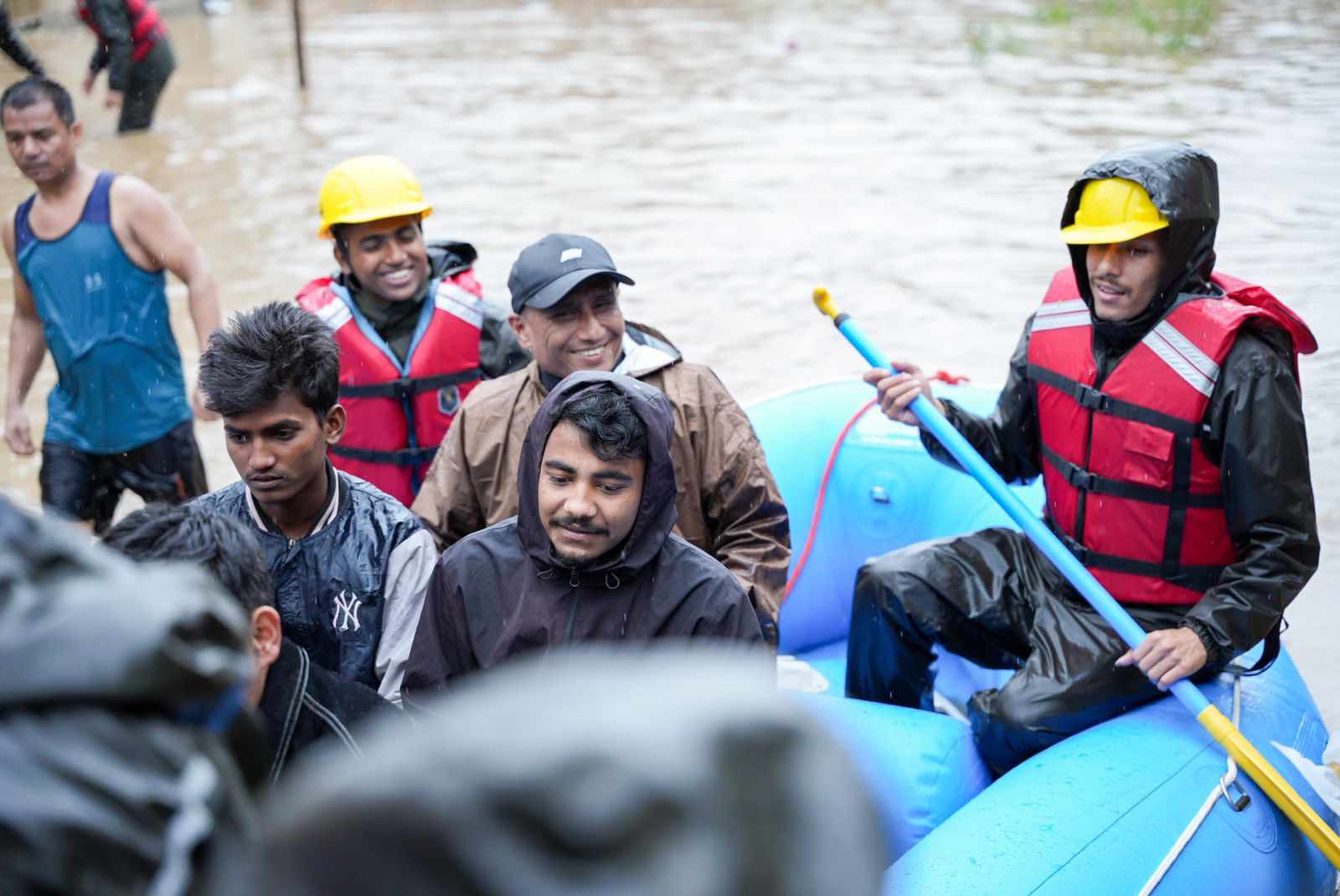 काठमाडौंका बाढी पीडितको साथमा वडाध्यक्ष, एक हजार बढिको उद्धार