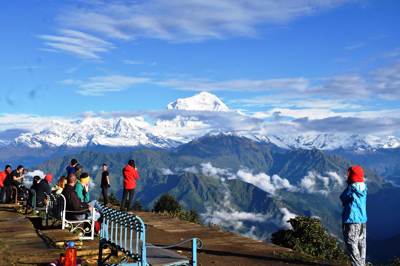 १० महिनामा झण्डै १० लाख पर्यटक नेपाल भित्रिए