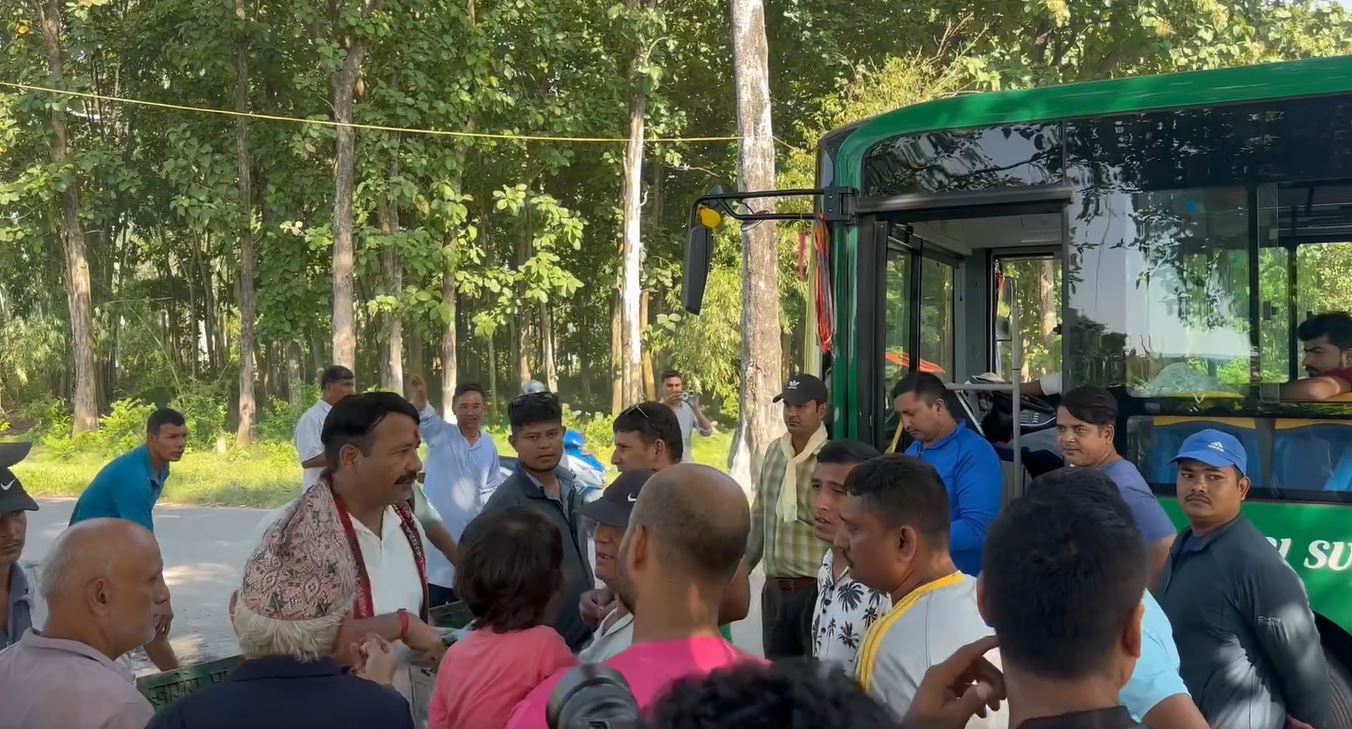 इटहरीमा सुरुभयो नगर बस सेवा