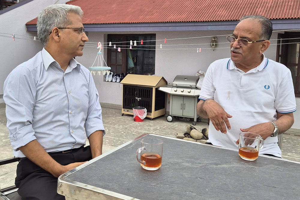 रवीन्द्र मिश्र भन्छन् : गणतन्त्रको नायक प्रचण्ड नै हुन्