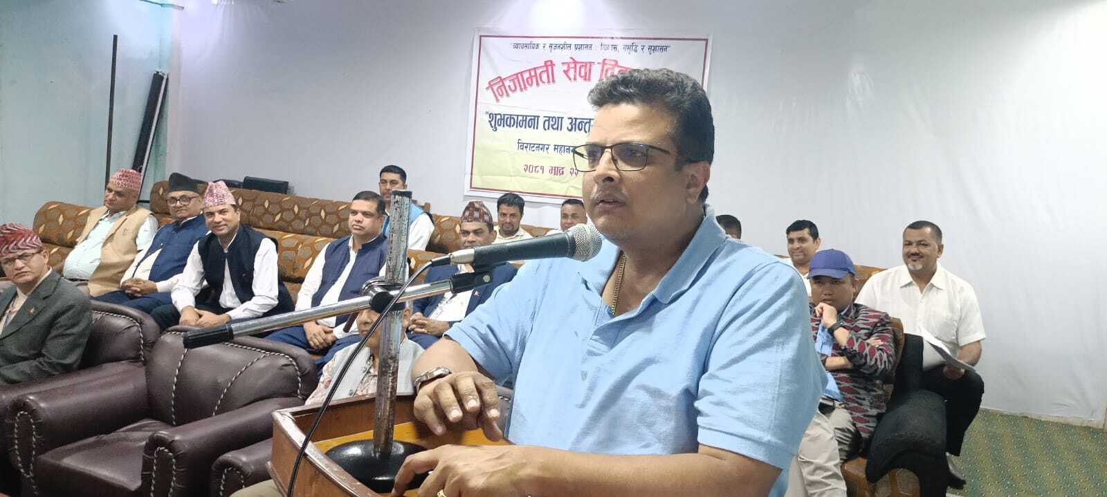 ‘जनप्रतिनिधि र कर्मचारीबीच सम्बन्ध नङ र मासुजस्तै हुनुपर्छ’ : मेयर कोइराला