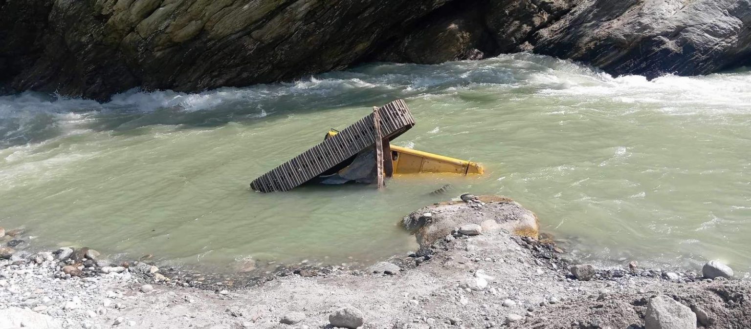 काबेलीमा डुब्यो स्काभेटर