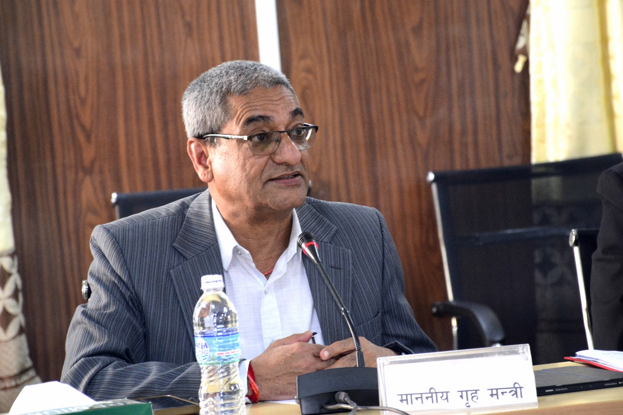 भयरहित वातावरणमा निर्वाचन गराउन गृहमन्त्रीको निर्देशन