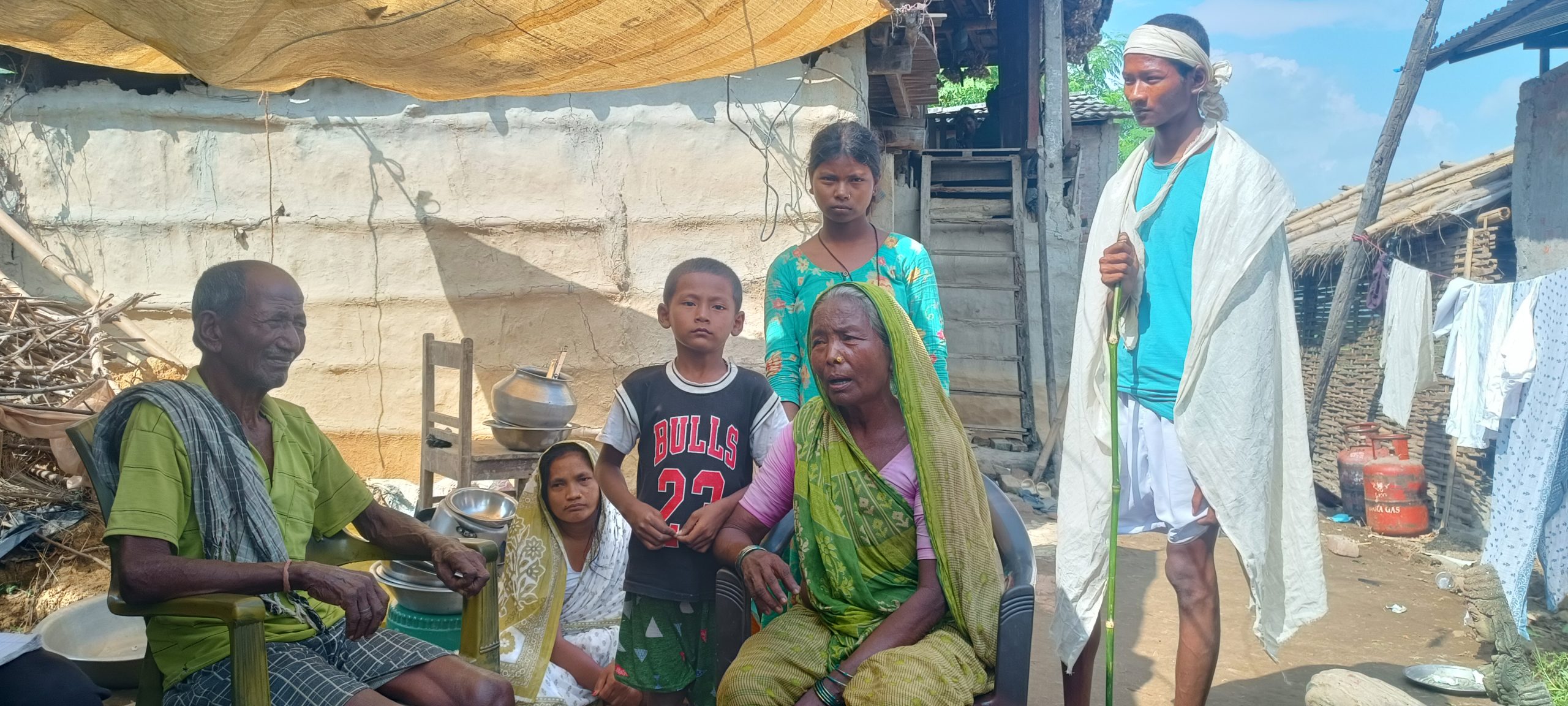 हात्तीको आक्रमणबाट ज्यान गुमाएका परिवारको पिडा : ऋण गरेर किरिया गर्दै परिवार, कतार जाने सपना अधुरै