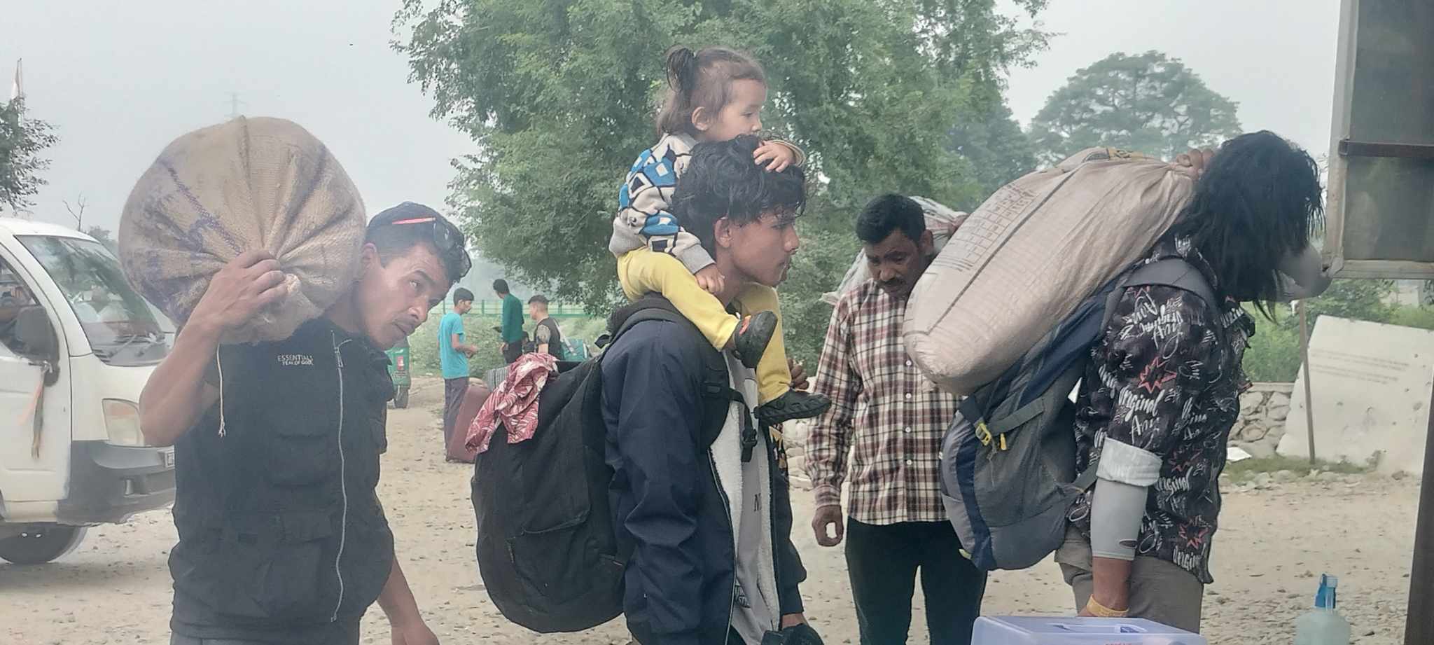 चाडबाड मनाउन घर फर्कनेको भीड