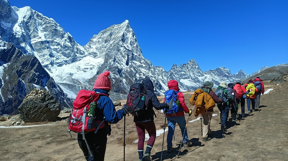 खुम्बु क्षेत्र पर्यटकले खचाखच, लुक्लामा एकै दिन दुईसय उडान