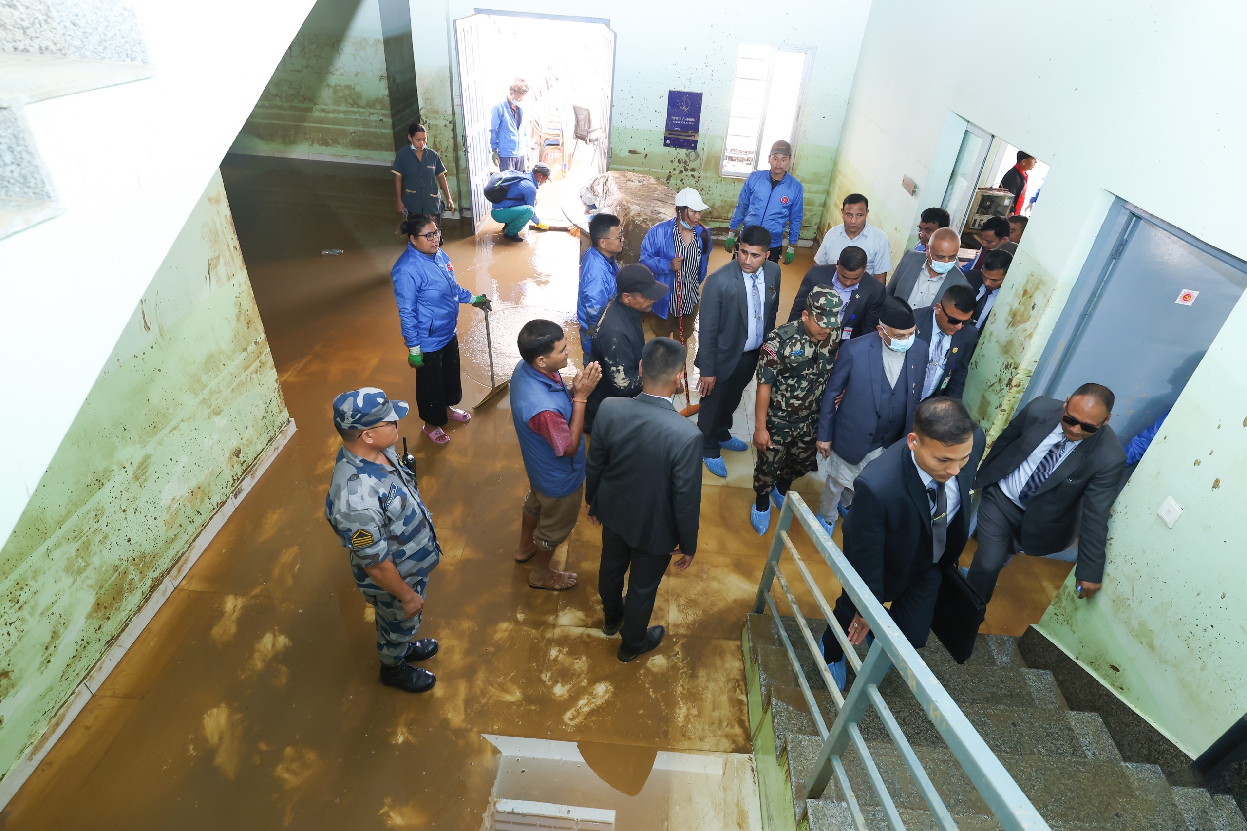 डुबान र हिलाम्मे पार्टी कार्यालयको अवलोकनमा पुगे प्रधानमन्त्री