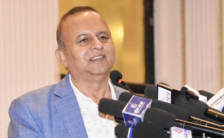 रास्वपालाई एमाले महासचिवको व्यङ्ग्य–अनुसन्धान गर्न पाइँदैन भनेर जुलुस निकाल्ने पार्टीले सुशासनको कुरा गर्न मिल्दैन 