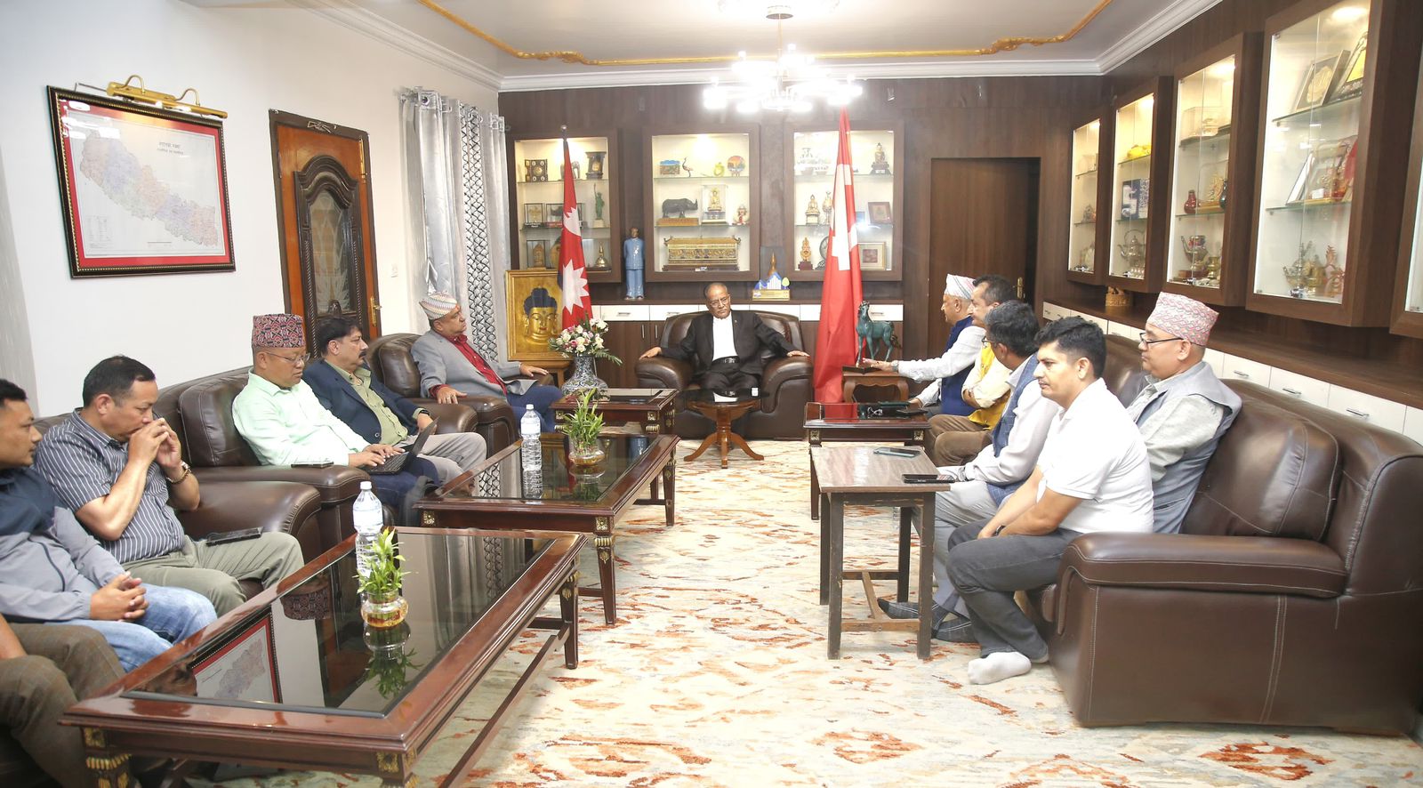 अध्यक्ष प्रचण्डद्वारा यातायात क्षेत्रका प्रतिनिधिसँग छलफल, समस्या समाधानका लागि पहल लिने प्रतिबद्धता