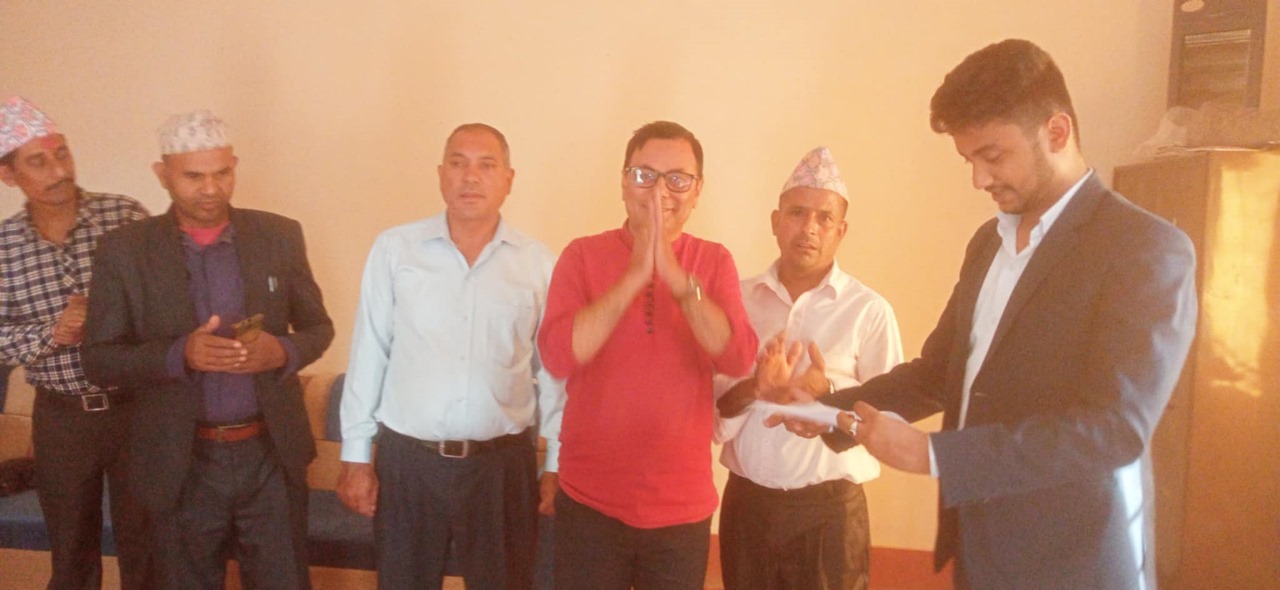 सहकारी ठगीमा पक्राउ परेका रवि लामिछानेको रिहाइ माग गर्दै रास्वपा पाँचथरले बुझायो ज्ञापन पत्र