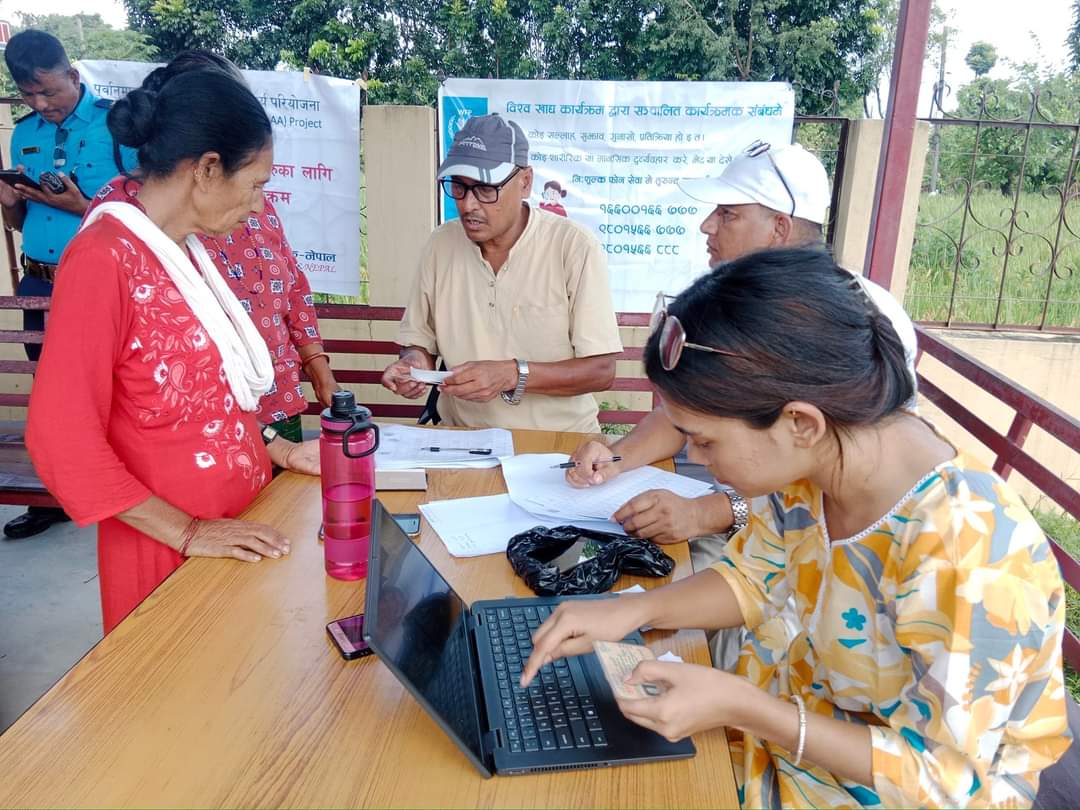 बराहक्षेत्रका बाढीपीडितलाई नगद सहयोग