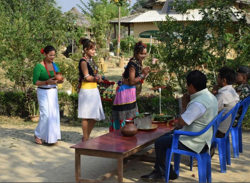 पाहुनालाई स्थानीय घोंगीका परिकारले सत्कार