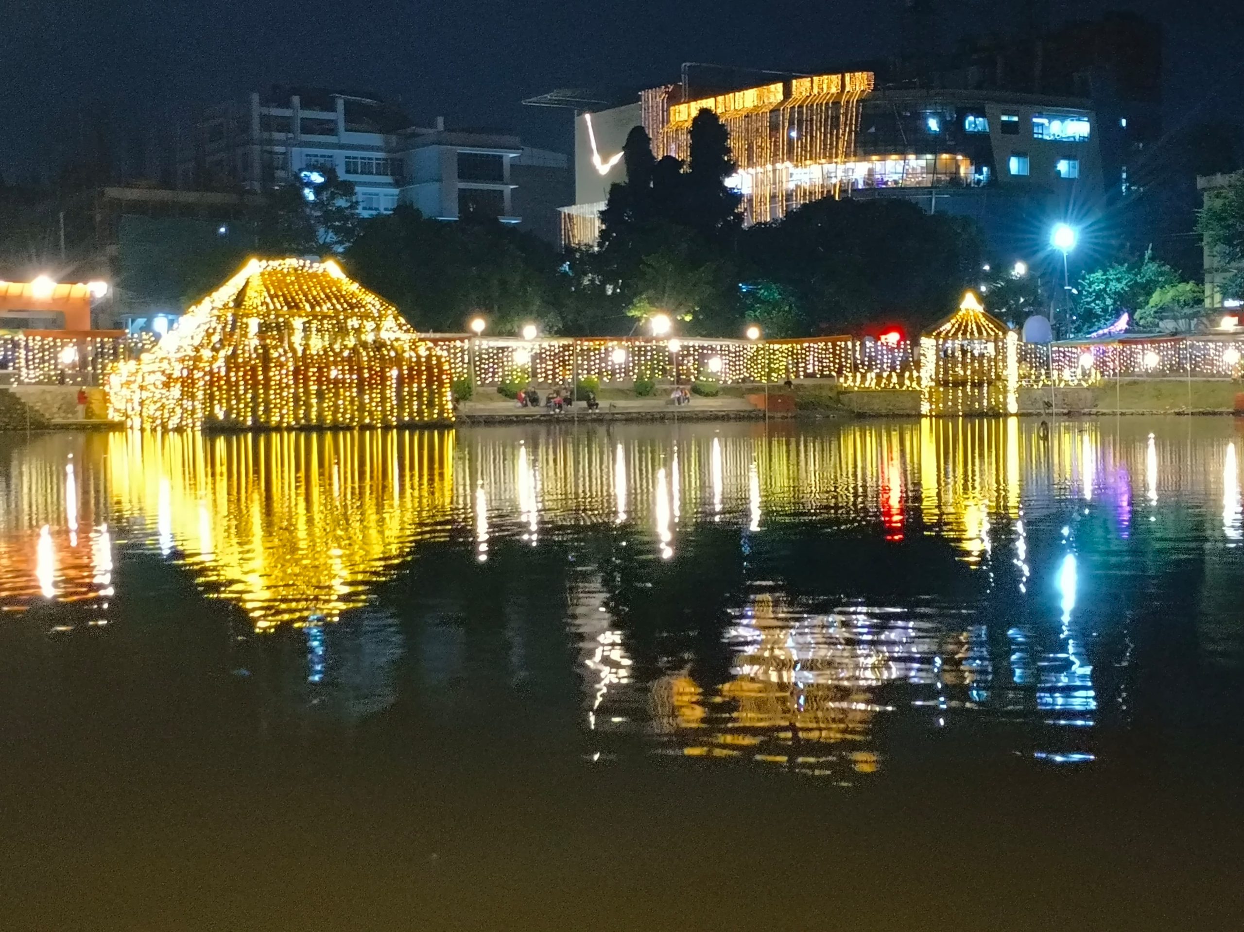 तस्बिरमा हेर्नुहोस् कमलपोखरीमा छठको तयारी (फोटोफिचर)