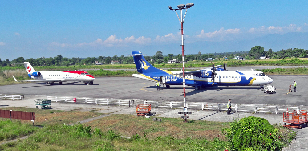 पुलमा भ्वाङ परेपछि झापाको चन्द्रगढी विमानस्थल जोड्ने सडक अवरुद्ध