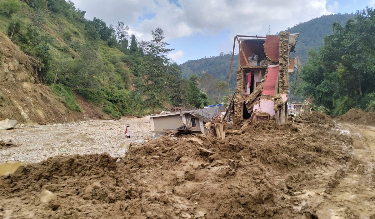 बाढीपहिरोको दुई महिनाः सुरक्षित बासस्थानको माग गर्दै पीडित